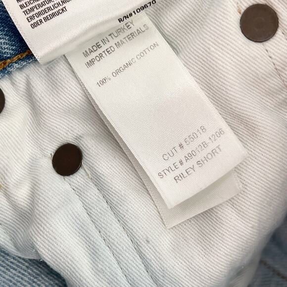 AGOLDE Riley Cutoff Distressed Denim Shorts Women’s Size 23 Groove Light Wash - Picture 4 of 5